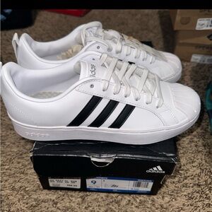 New White & Black Women’s Size 9￼